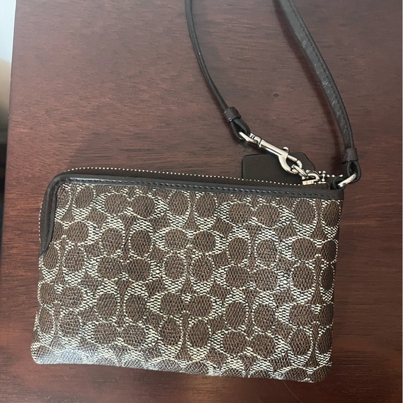 Coach wristlet bag - Picture 2 of 2